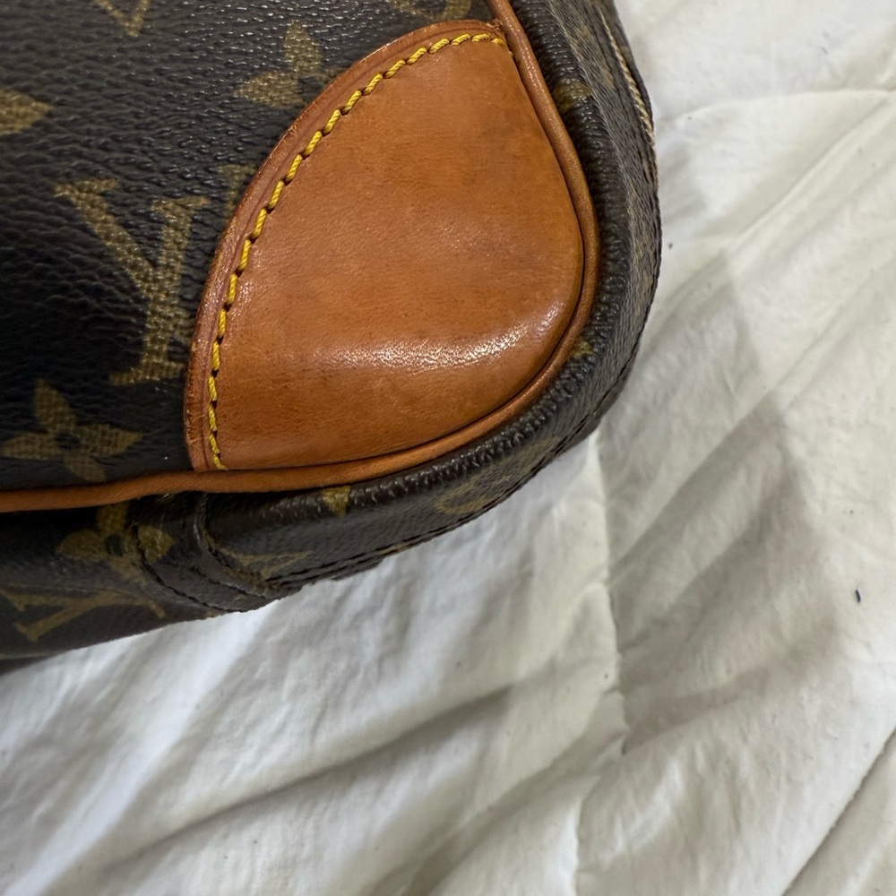 Louis Vuitton Brown Monogram Travel Bag - Picture 12 of 16